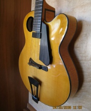 Ribbecke Guitar Corporation Halfling #1040