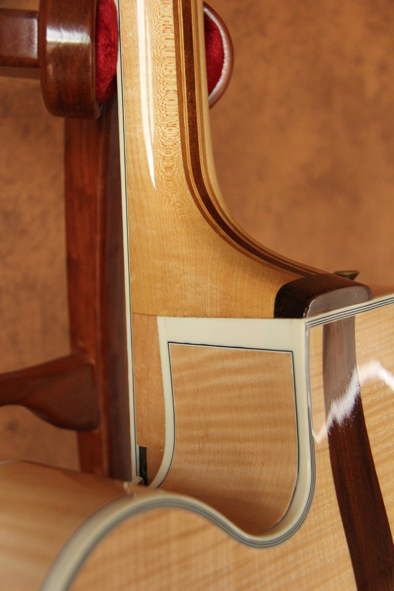 Heel and neck joint detail