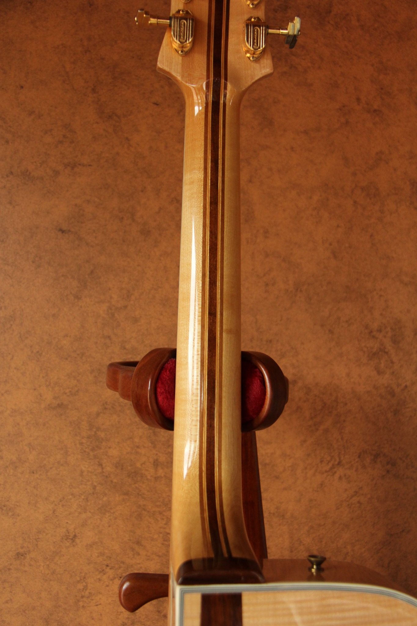 Neck rear detail