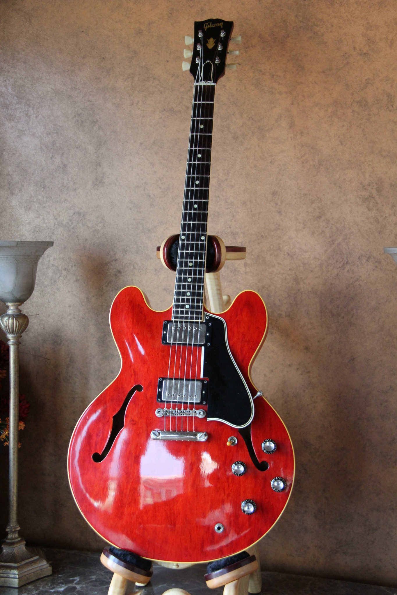 Fine guitar from the Artistic Guitars collection